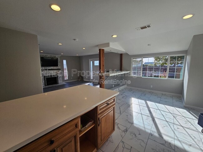 Photo - 2810 Sherwin Ave Unit A