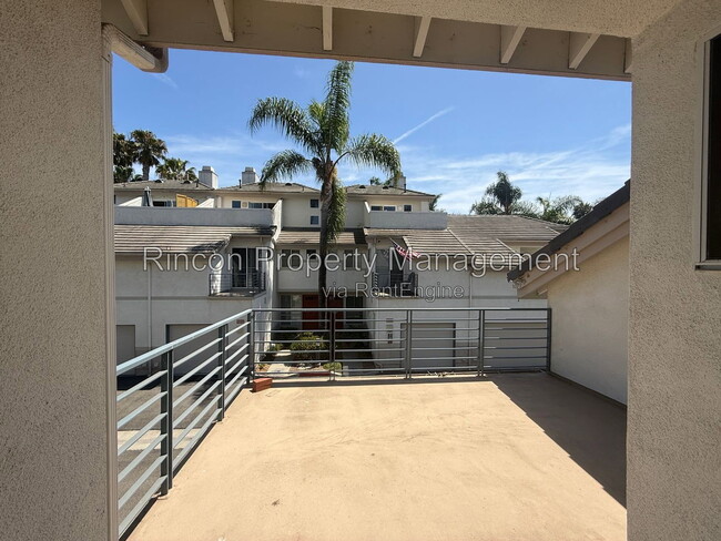 Building Photo - 325 Blue Dolphin Dr