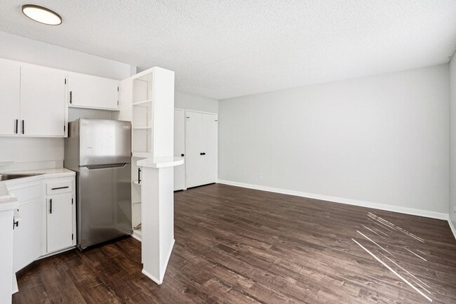 Photo - 238 South Serrano Ave