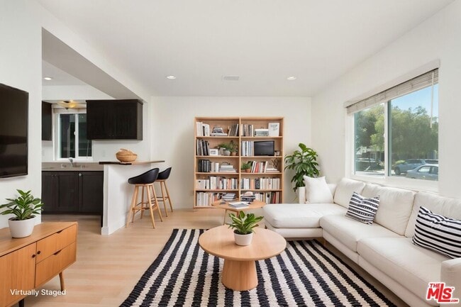 Photo - 3460 Redwood Ave