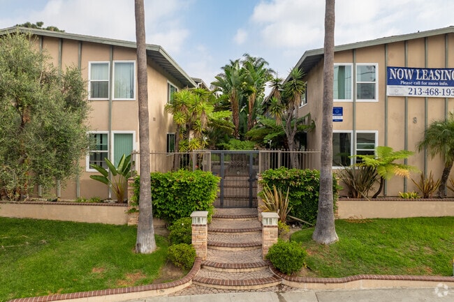 Entrance - 839-845 Glenway Drive