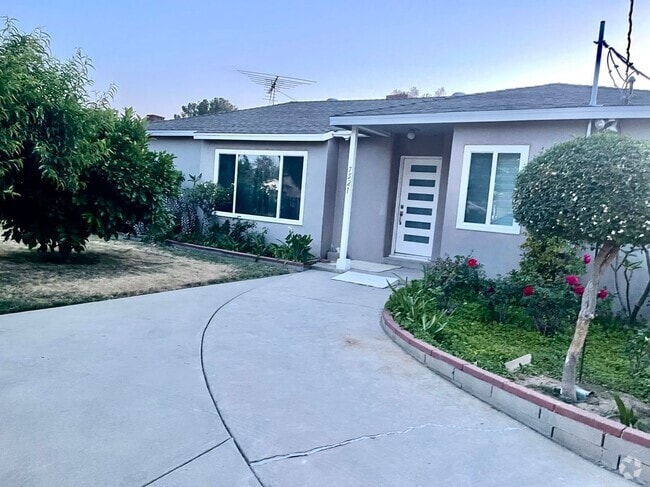 Building Photo - 7521 Amigo Ave Rental