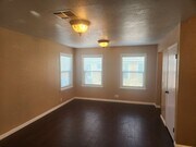 Photo - 3 bedrooms 2 bathrooms Downtown Riverside ... House
