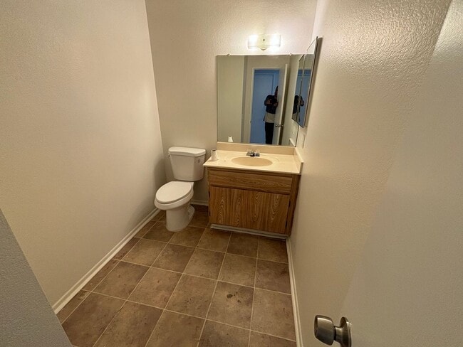 Photo - Modern and Spacious 3-Bedroom Townhome in ...