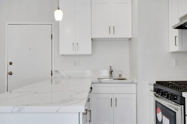 Brand-new kitchen - Arizona Apartments