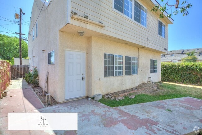 Building Photo - Welcome to this beautifully renovated home...