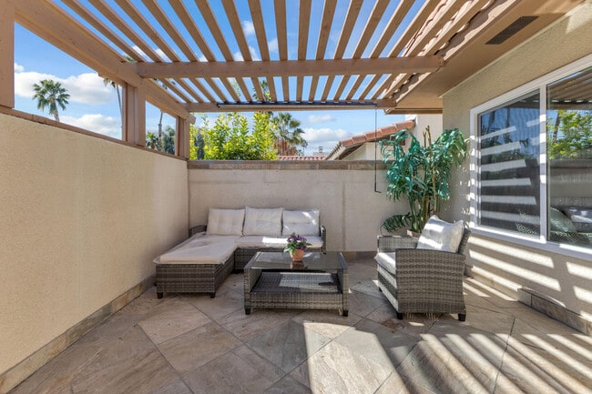 Building Photo - 75250 Vista Huerto