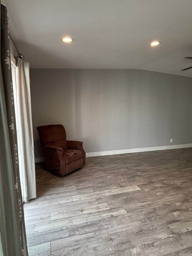 Photo - Charming & Private Backhouse Studio in Desirable Long Beach Neighborhood! ALL Utilities Included!
