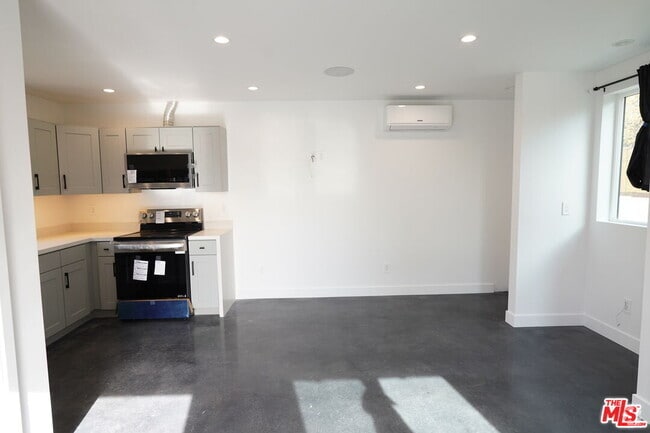Building Photo - 8830 Moonbeam Ave Rental