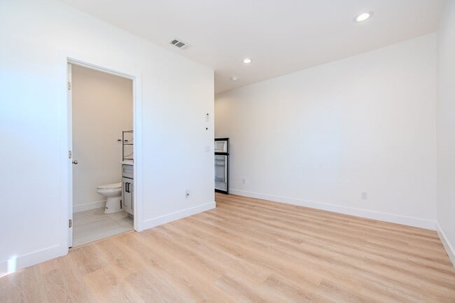 Photo - 10691 McKeen St
