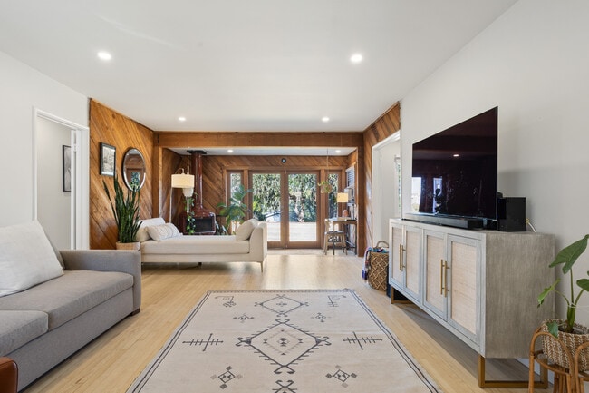 Photo - 5923 Abernathy Dr