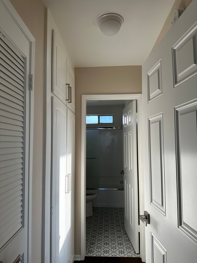 Photo - 721 W 30th St Unit 12