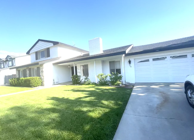 Photo - 1666 W Chanticleer Rd House