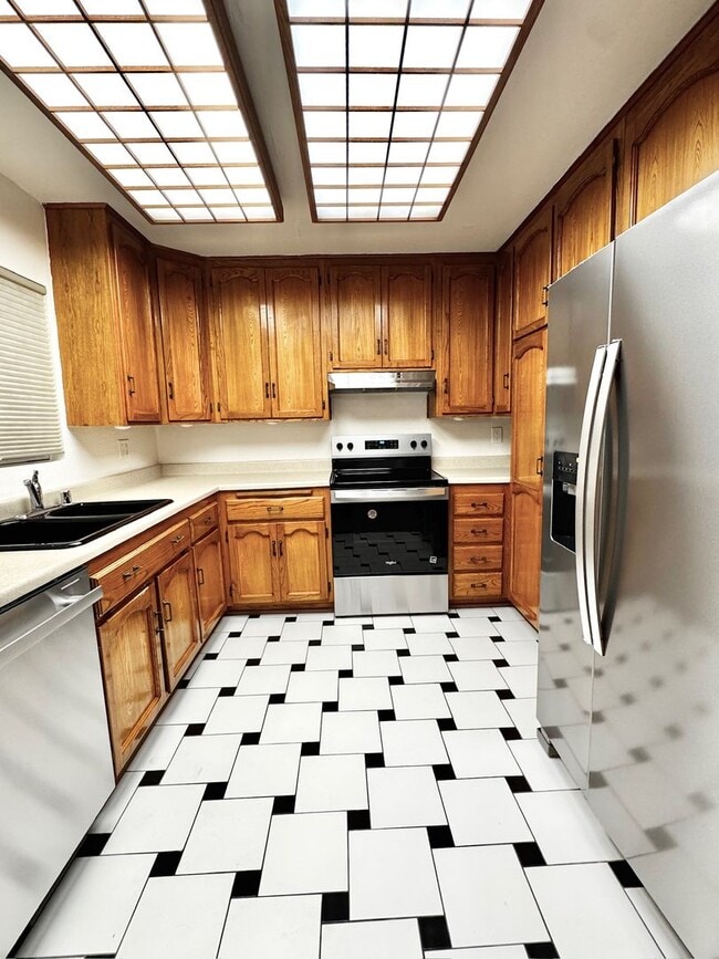 Building Photo - Mission Bay 2 Bed 2 Bath Condo with covered parking Unit 115