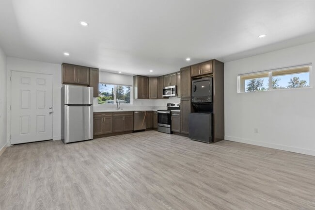 Stanley Dr. (6152 & 6154) - Stanley Dr. (6152 & 6154) Apartment Unit 6154 Stanley Dr.