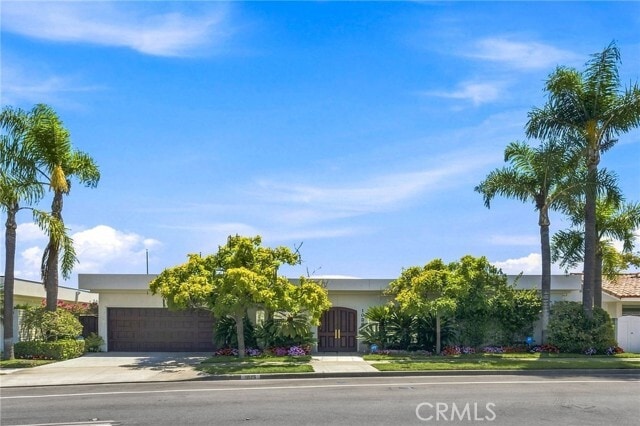 Building Photo - 1026 Santiago Dr