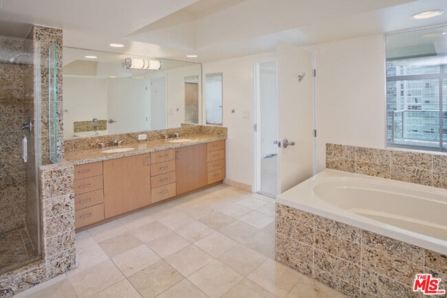 Photo - 13700 Marina Pointe Dr Unit 931