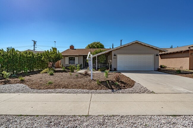 Canoga Park 4-Bedroom Home for Rent! - Canoga Park 4-Bedroom Home for Rent!