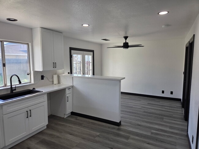 Photo - 4728 Katrina Pl