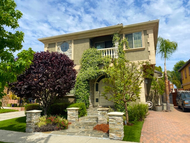 Clyde Manor - 2026 -2028 Clyde Ave Townhome