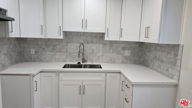 Photo - 330 Cameron Pl Unit 10