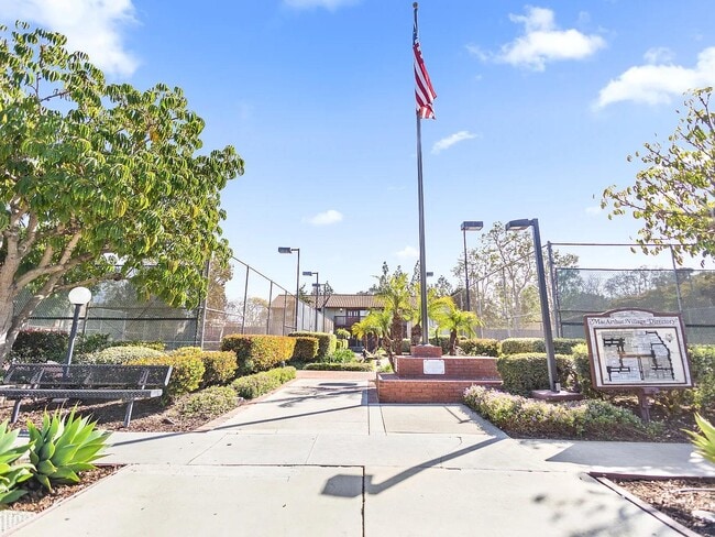 Photo - 1000 W MacArthur Blvd Unit 106