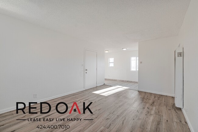 Building Photo - 850 W 83rd St Unit 4 Rental