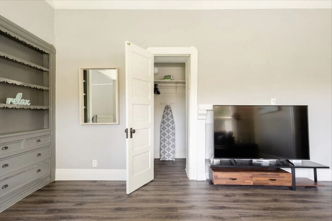 Photo - 731 S Marengo Ave