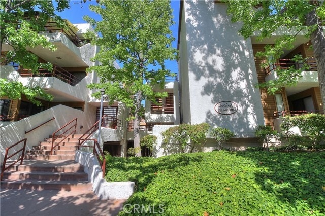 Building Photo - 400 N Louise St Unit 205