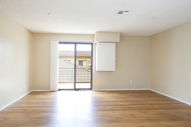 Photo - Monrovia Villas Apartments