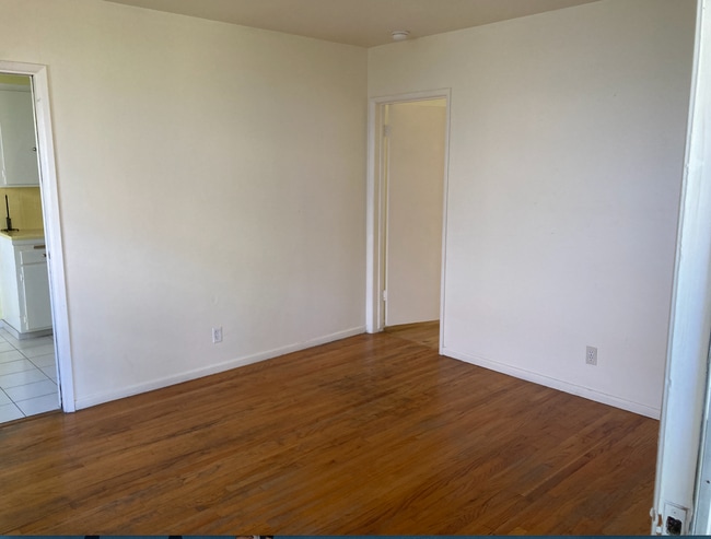 living room - 2019 19th St Unit B
