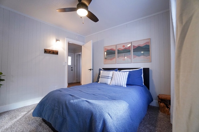 Photo - 405 Holmes Ln