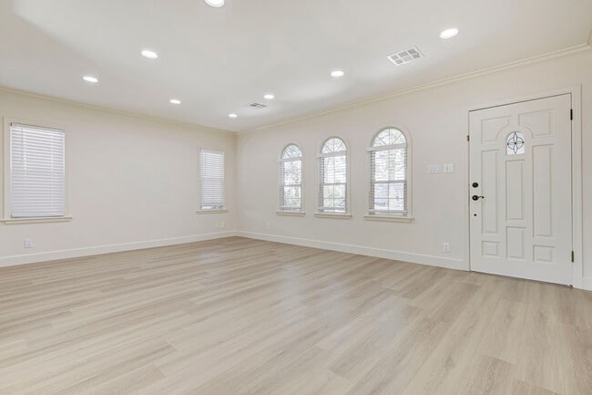 Photo - 5709 Beck Ave