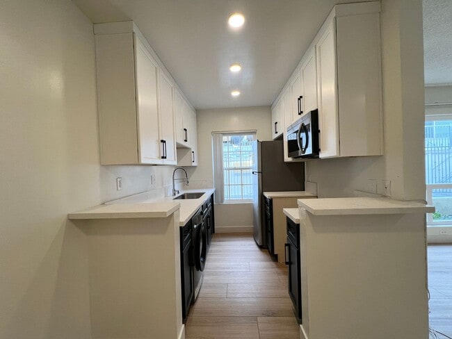 Photo - 3317 Keystone Av Unit 2