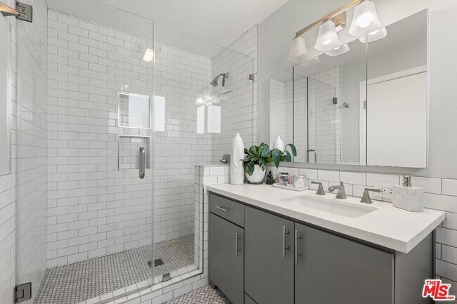 Photo - 1823 20th St Unit 102