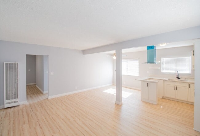 Building Photo - 125 E Spring St Unit 05