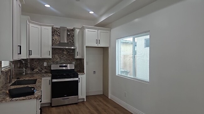 Photo - 947 W Magnolia St