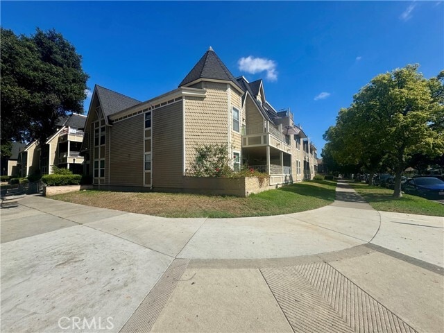 Building Photo - 300 E Chestnut Ave Unit 301 Rental