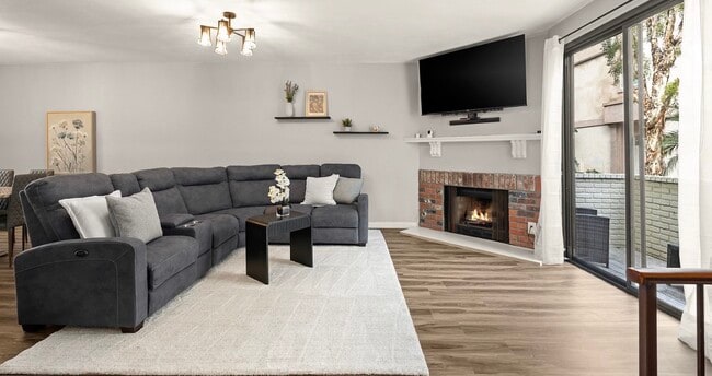 Photo - 6540 Hayvenhurst Ave