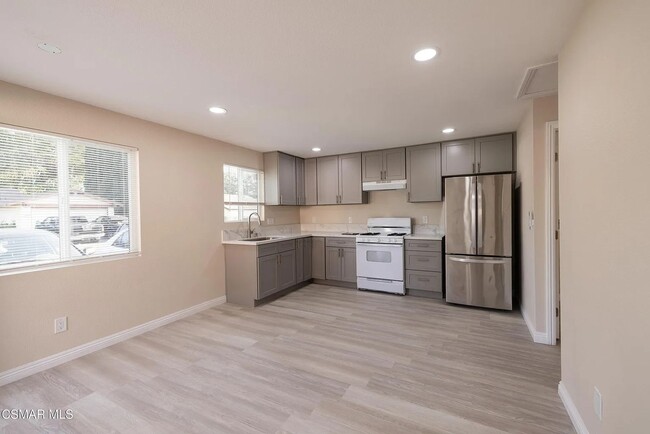 Building Photo - Bryson Place Home