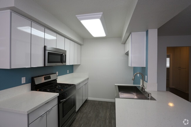 The 5800 Apartment Homes - The 5800 Apartment Homes