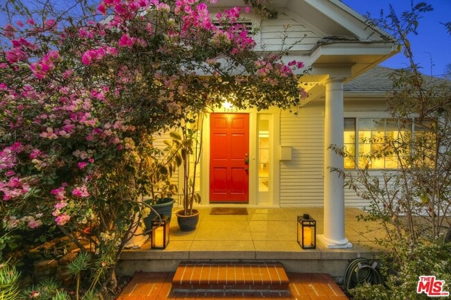 Photo - 1563 Lucretia Ave