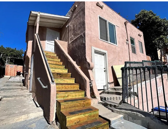 Building Photo - 3525 Hillview Pl Unit 3525HillviewPl,LosAngeles,CA90032