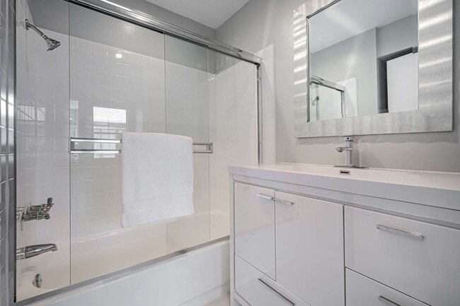 Photo - 6323 Reseda Blvd Unit 2