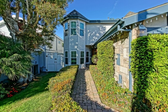 Photo - CHARMING & SPACIOUS, 5BR3.5BA HOME W/ PRIVATE YARD, BALCONY & SPRAWLING LIVING SPACE NEXT TO SAND...