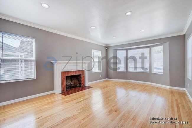 Building Photo - 9116 S Van Ness Ave