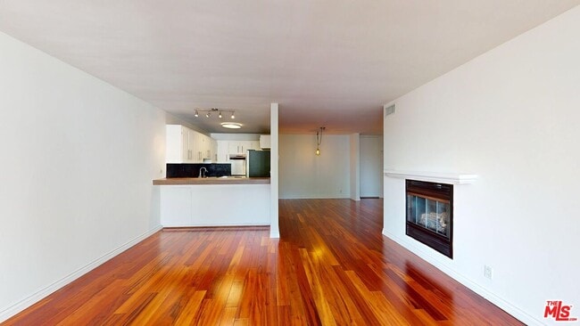 Photo - 1010 Kings Rd Unit 310
