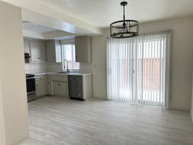 Photo - 210 S Illinois St Unit Apt 2