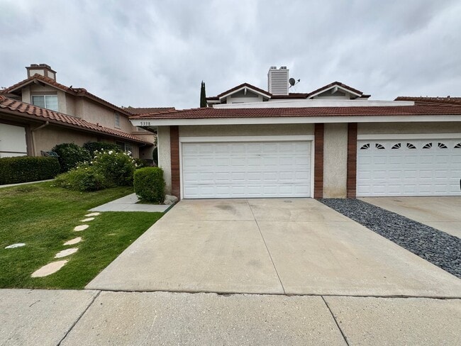 Building Photo - Agoura Hills Gem with Private Yard & HOA Pool