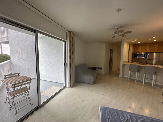 Photo - 640 The Village Unit 101